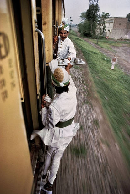 Steve-McCurry-1983_gal_autore_12_col_portrait_sh